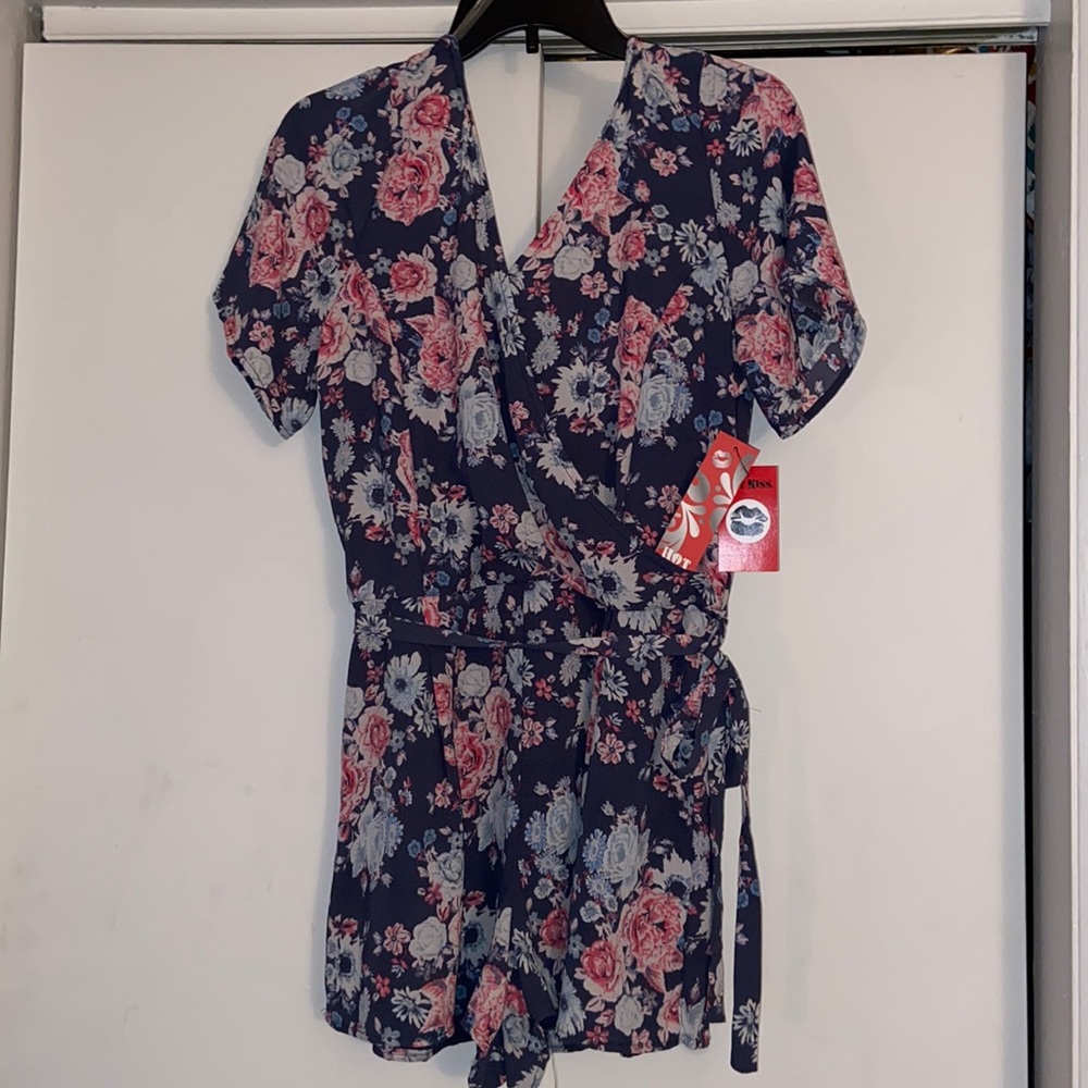 ❤️NWT Hot Kiss Floral Romper (Lined Shorts) XL❤️